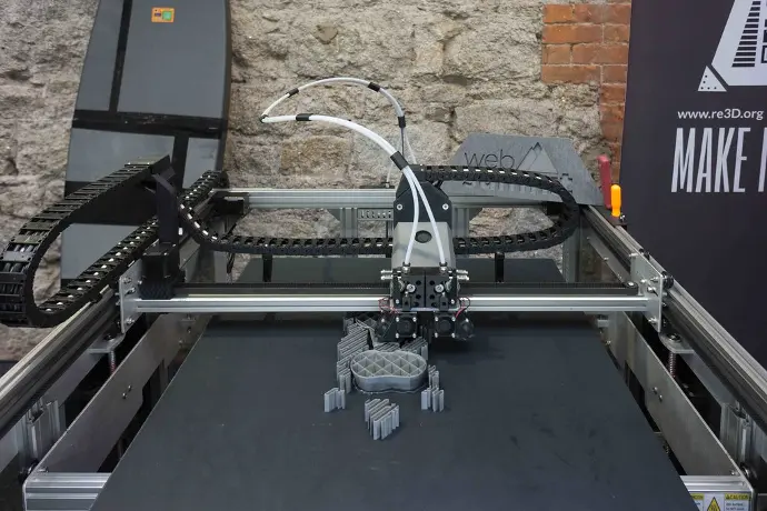 3D printer moving along axis creating product    